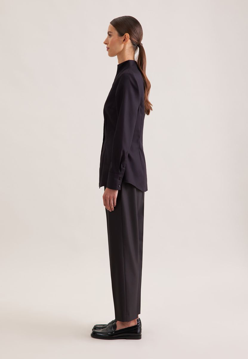 Slim Fit Kelchkragenbluse