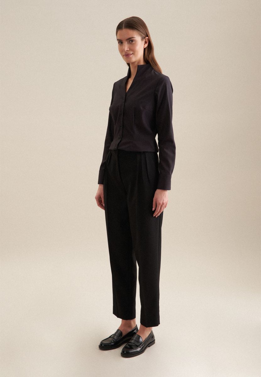Slim Fit Kelchkragenbluse