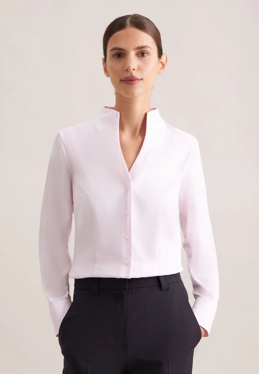 Elegante weiße Bluse mit Stehkragen