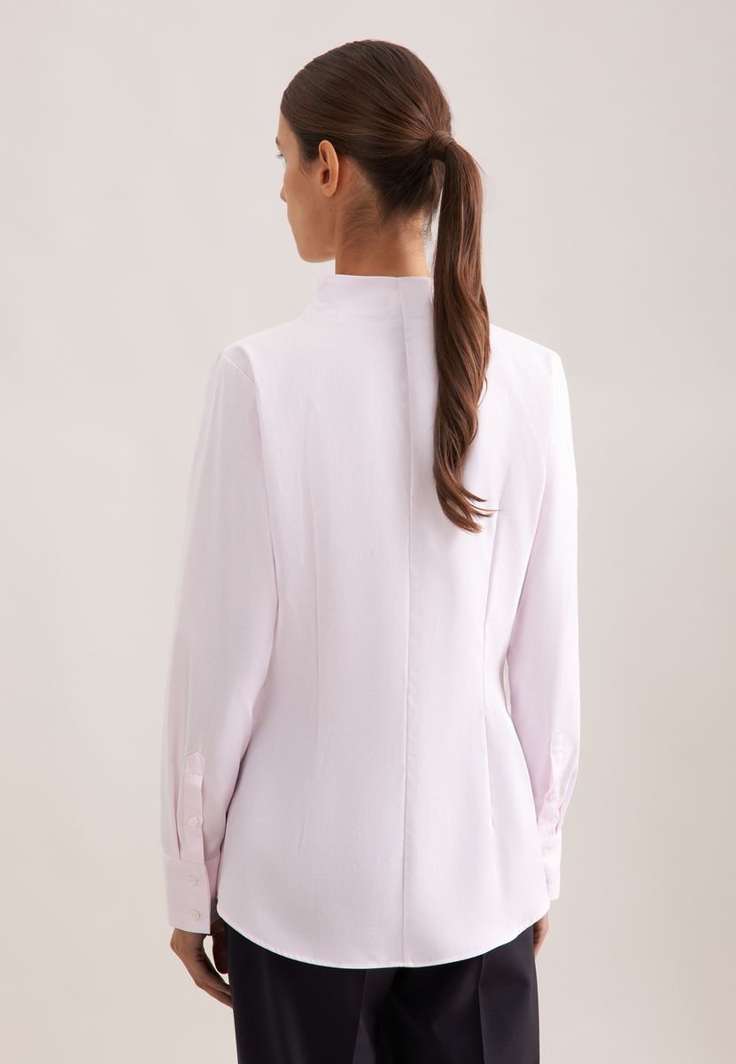 Elegante weiße Bluse mit Stehkragen