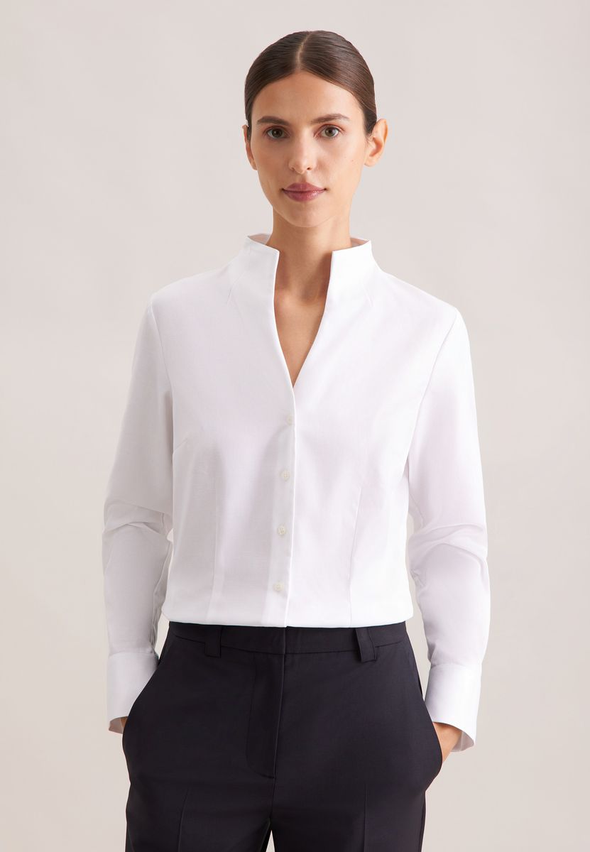 Elegante weiße Bluse mit Stehkragen
