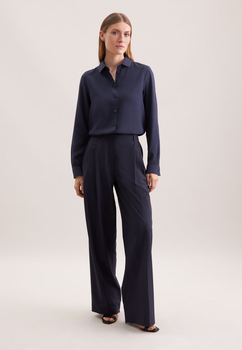 Klassisch geschnittene Bluse mit Polka Dots