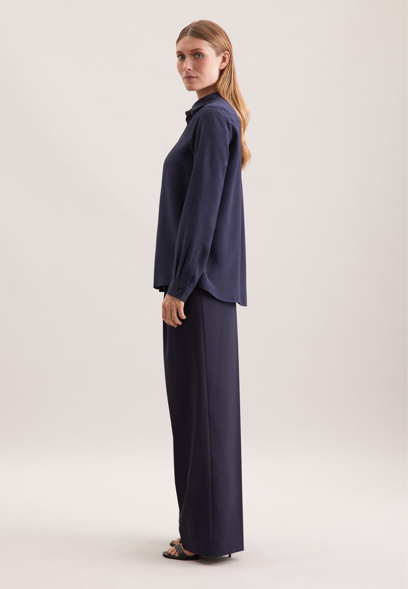 Klassisch geschnittene Bluse mit Polka Dots