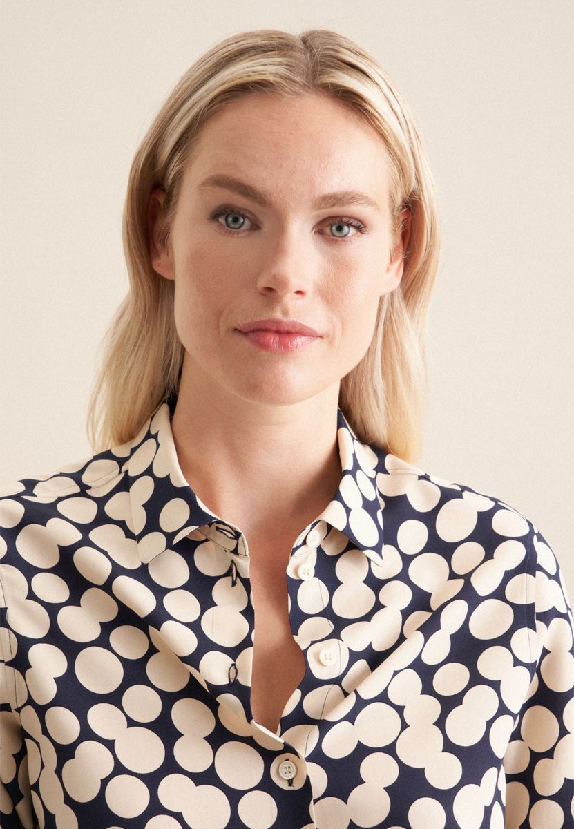 Klassisch geschnittene Bluse mit Polka Dots