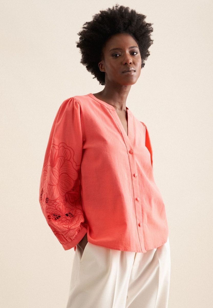 Tunika mit bestickten Ärmeln und Knopfleiste