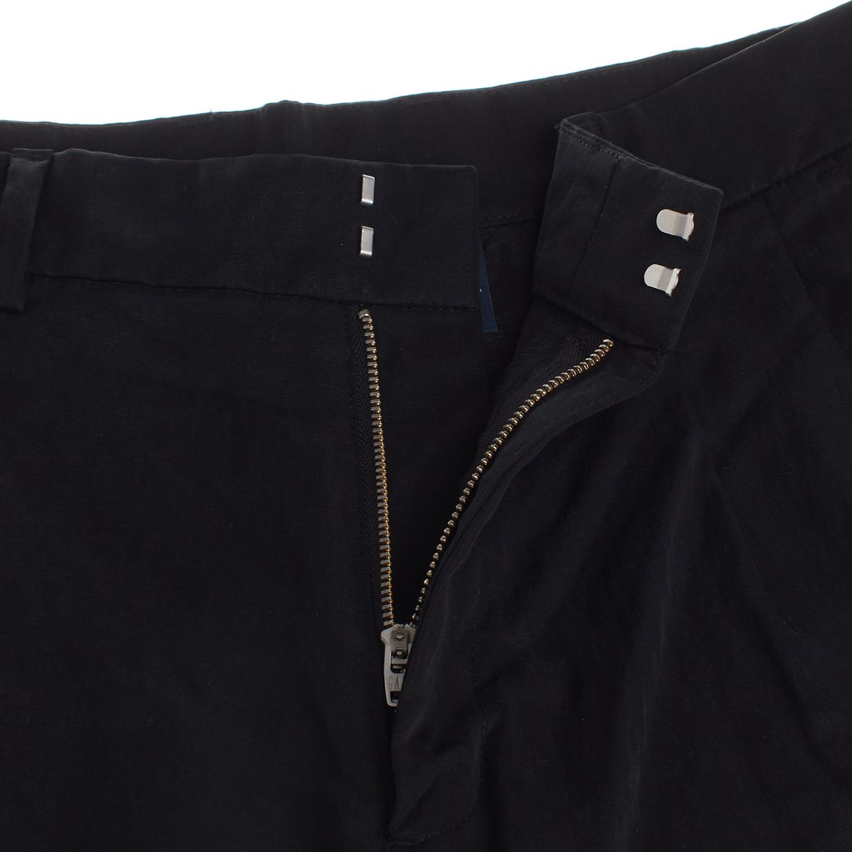 Hochtaillierte Falten-Shorts im Tailored-Stil