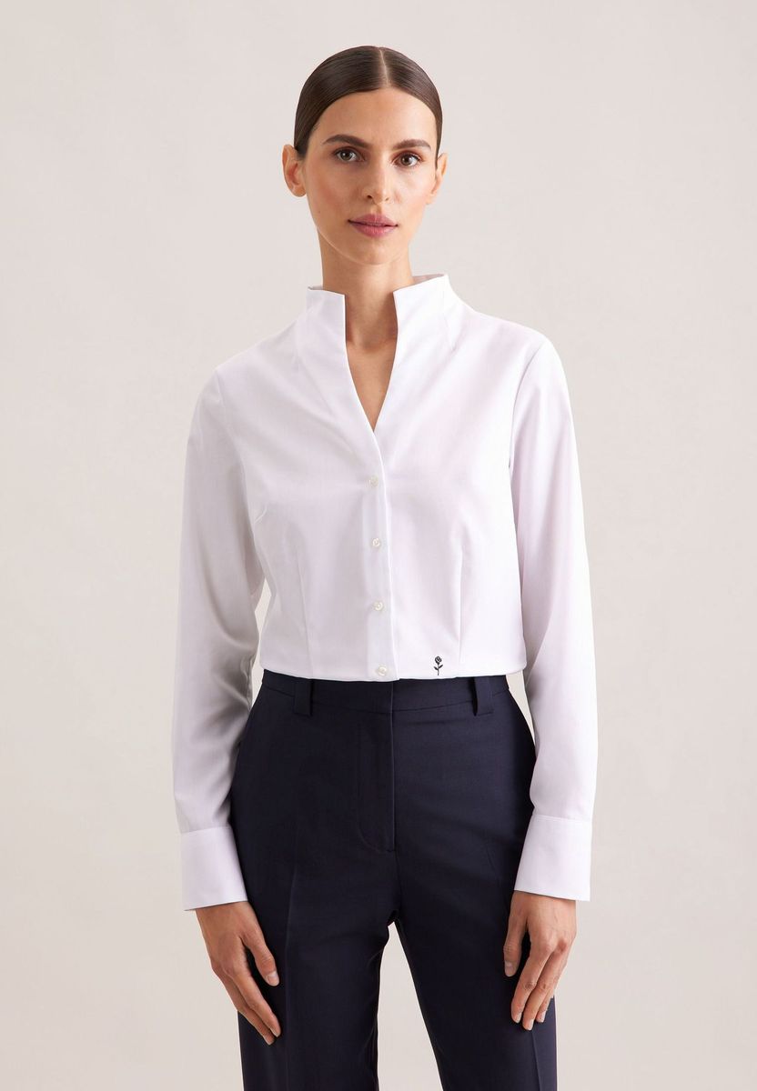 Elegante schmale Bluse mit Stehkragen