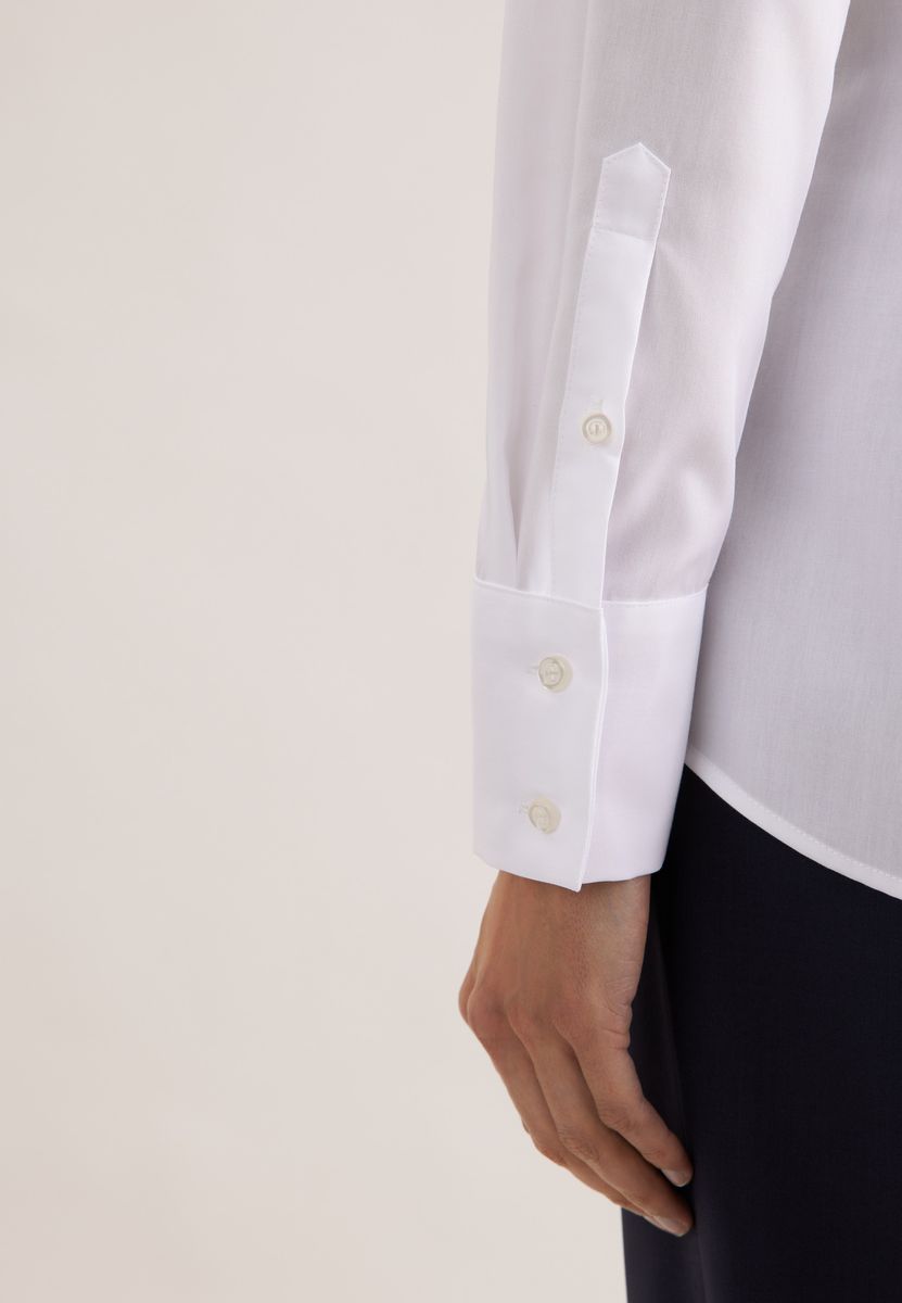 Elegante schmale Bluse mit Stehkragen