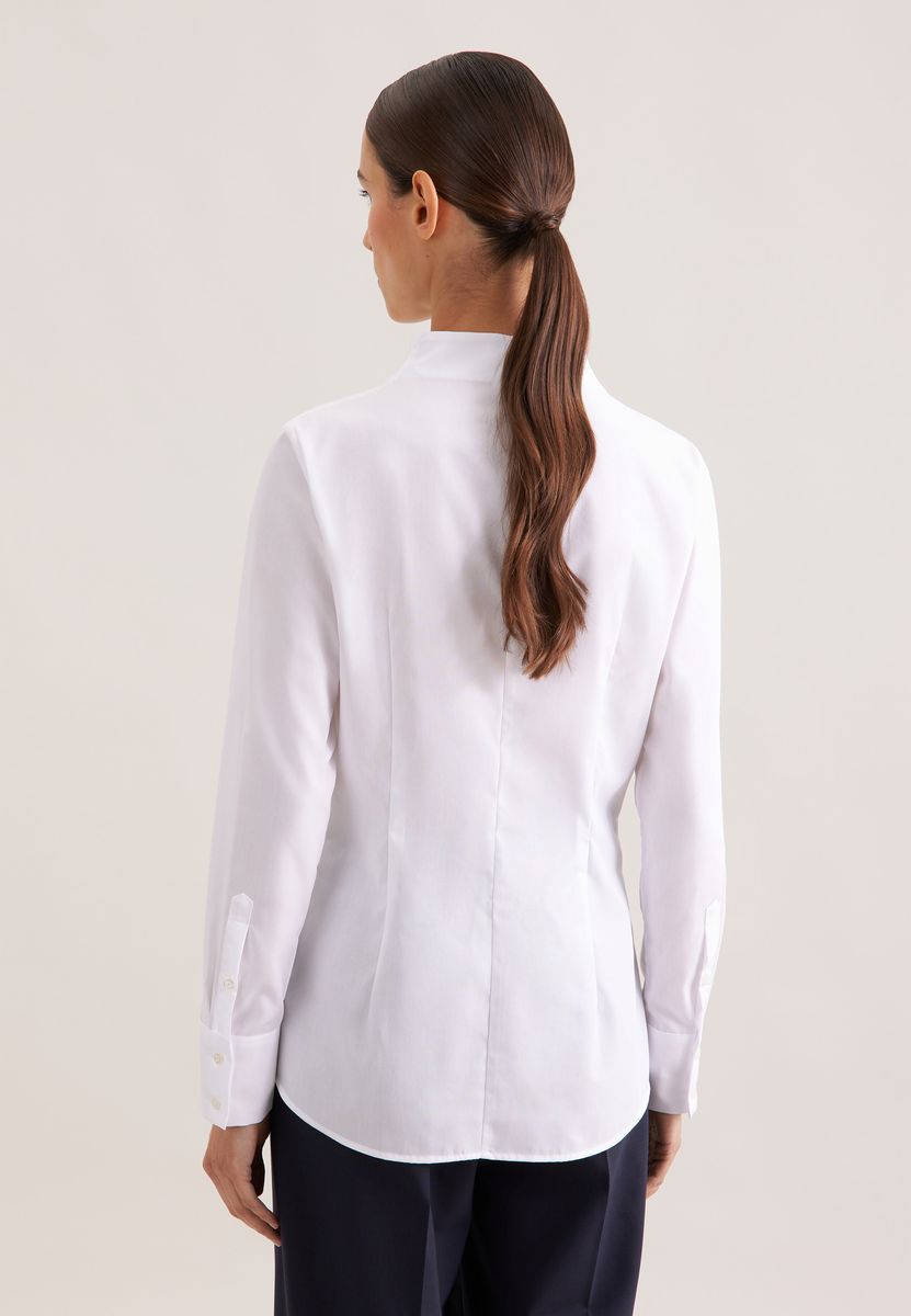 Elegante schmale Bluse mit Stehkragen
