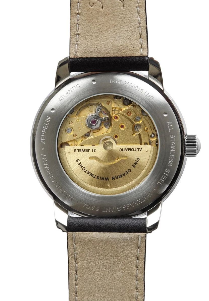 Herrenuhr mit schwarzem Lederarmband