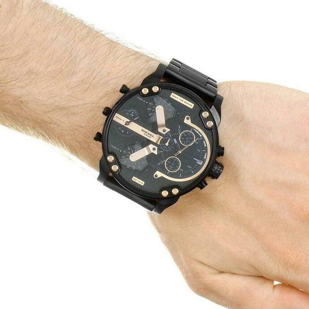 Oversize-Chronograph mit mehreren Zeitzonen