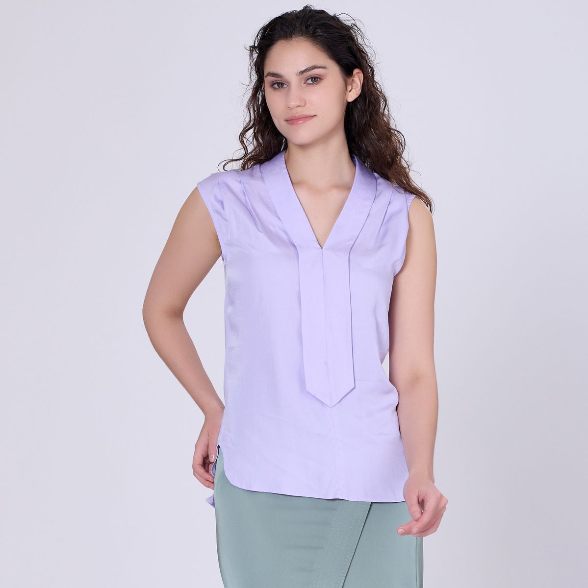 Ärmellose Bluse mit Bindekragen