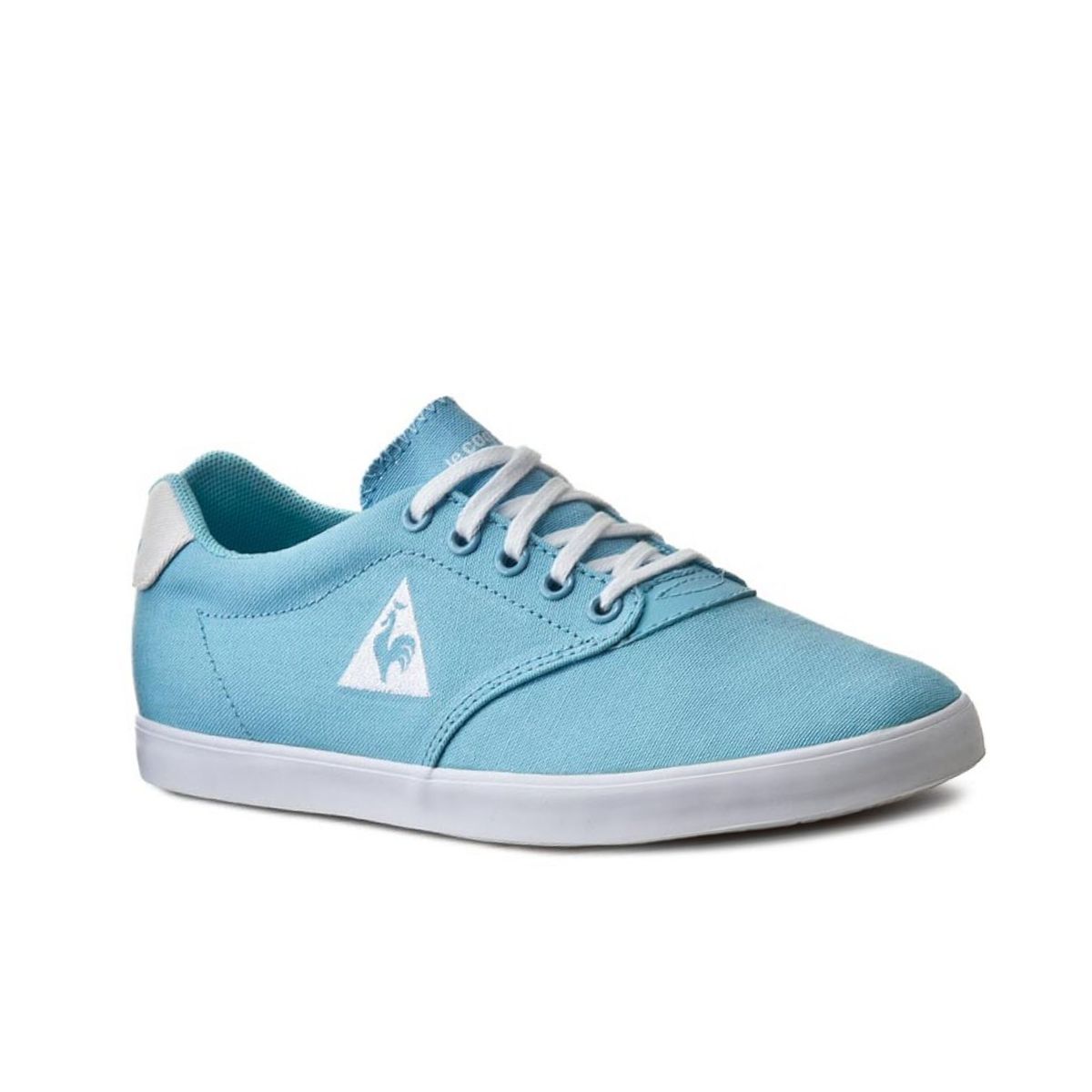 Hellblaue Segeltuch-Sneakers