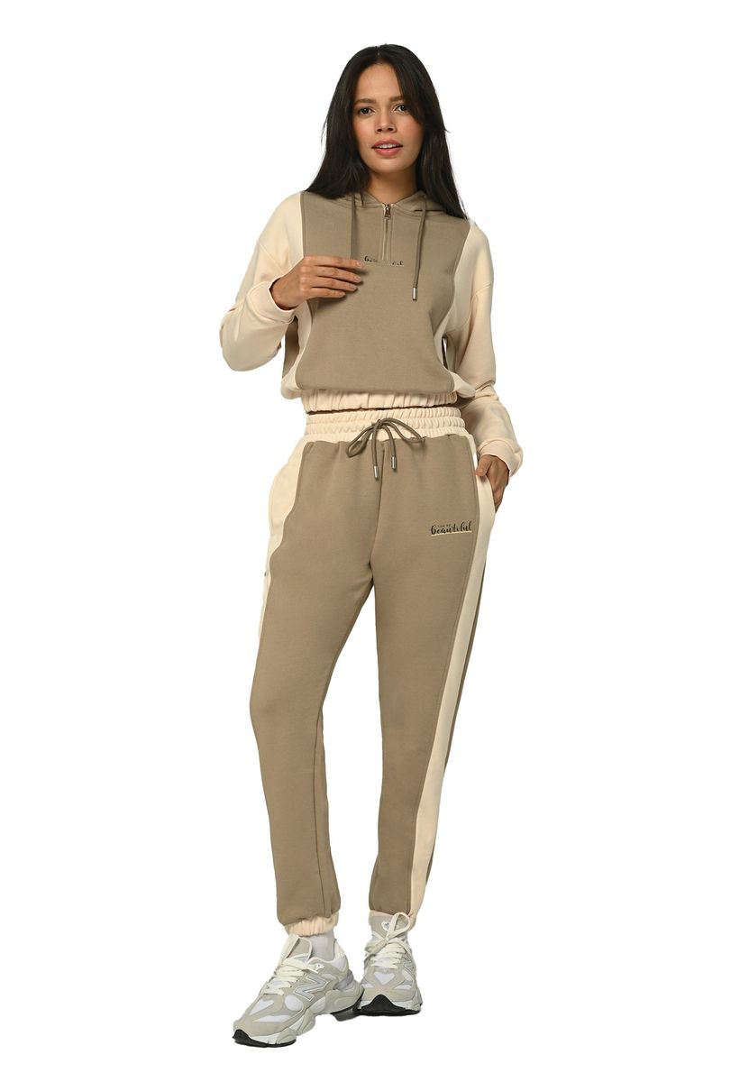 Moderner bestickter Loungewear-Anzug mit Kapuze