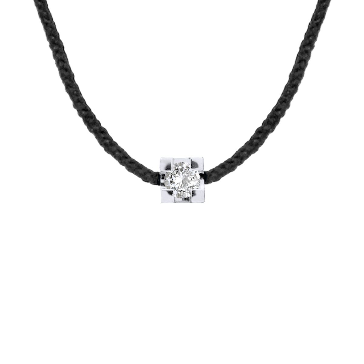 Diamant-Anhänger an schwarzer Nylonschnur