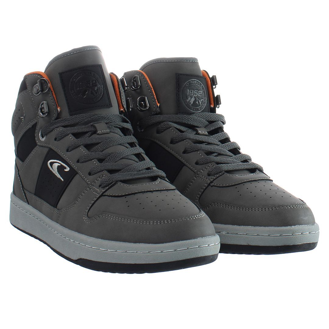 High-Top-Sneaker im Skate-Stil