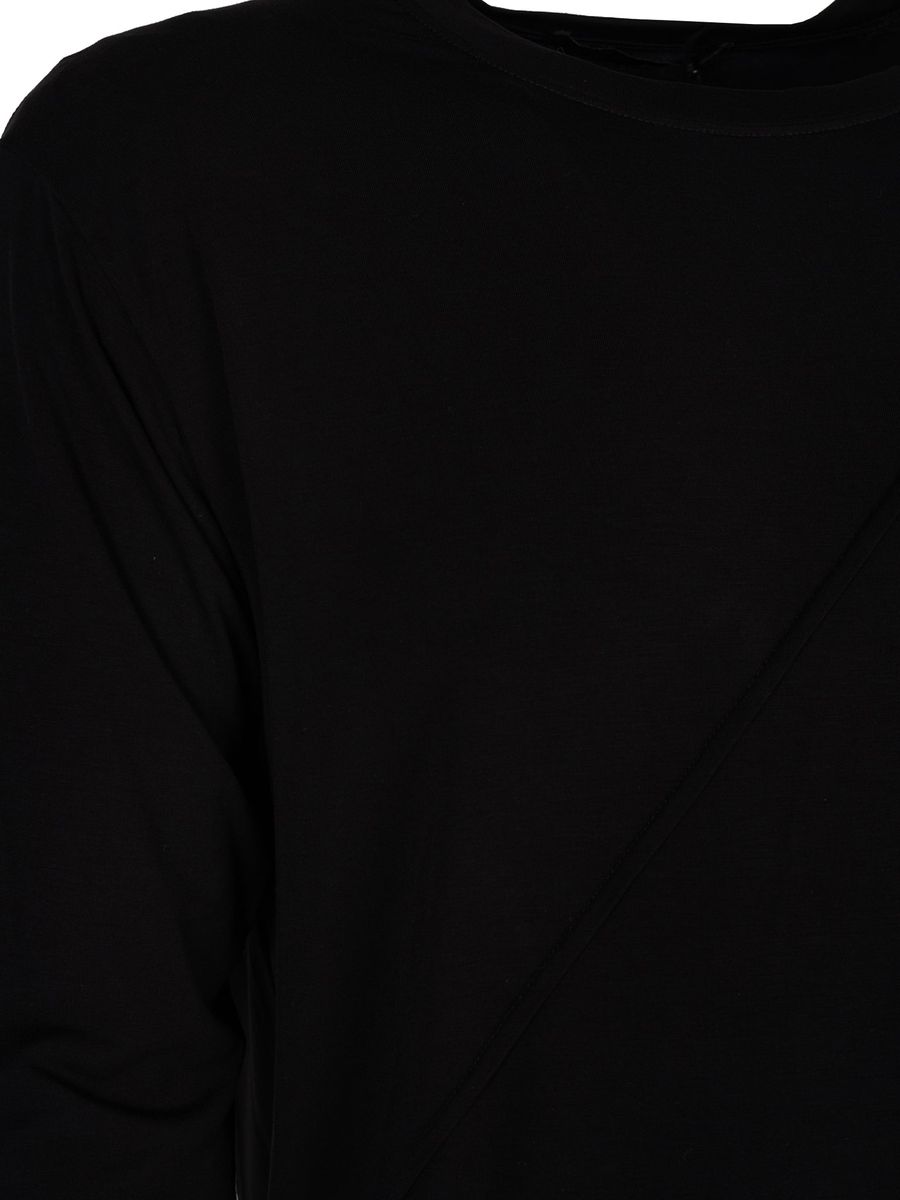 Lockeres T-Shirt mit asymmetrischen Nähten
