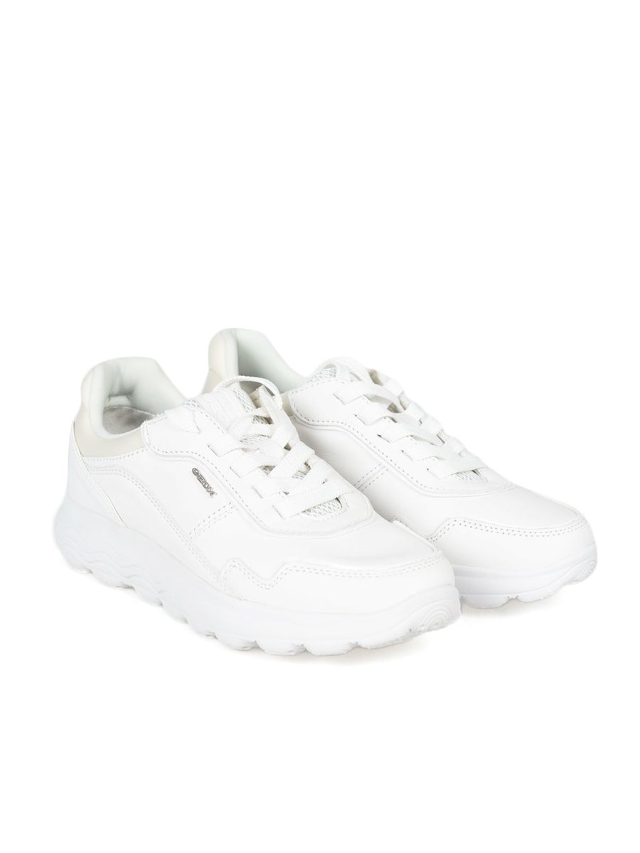 Gedämpfte Leder- und Textilsneaker