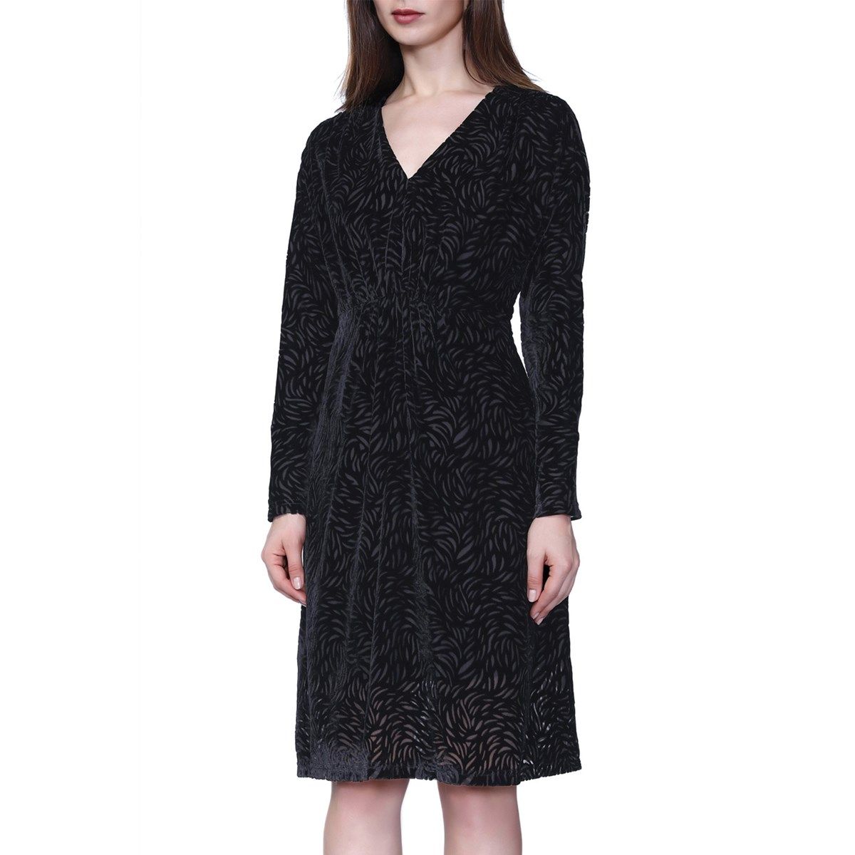 Elegantes Samtkleid mit langen Ärmeln