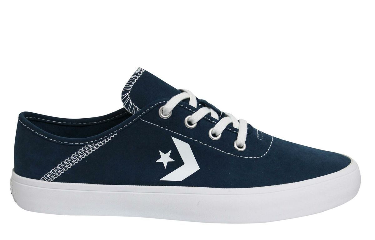 Klassischer Low-Top Segeltuchschuh
