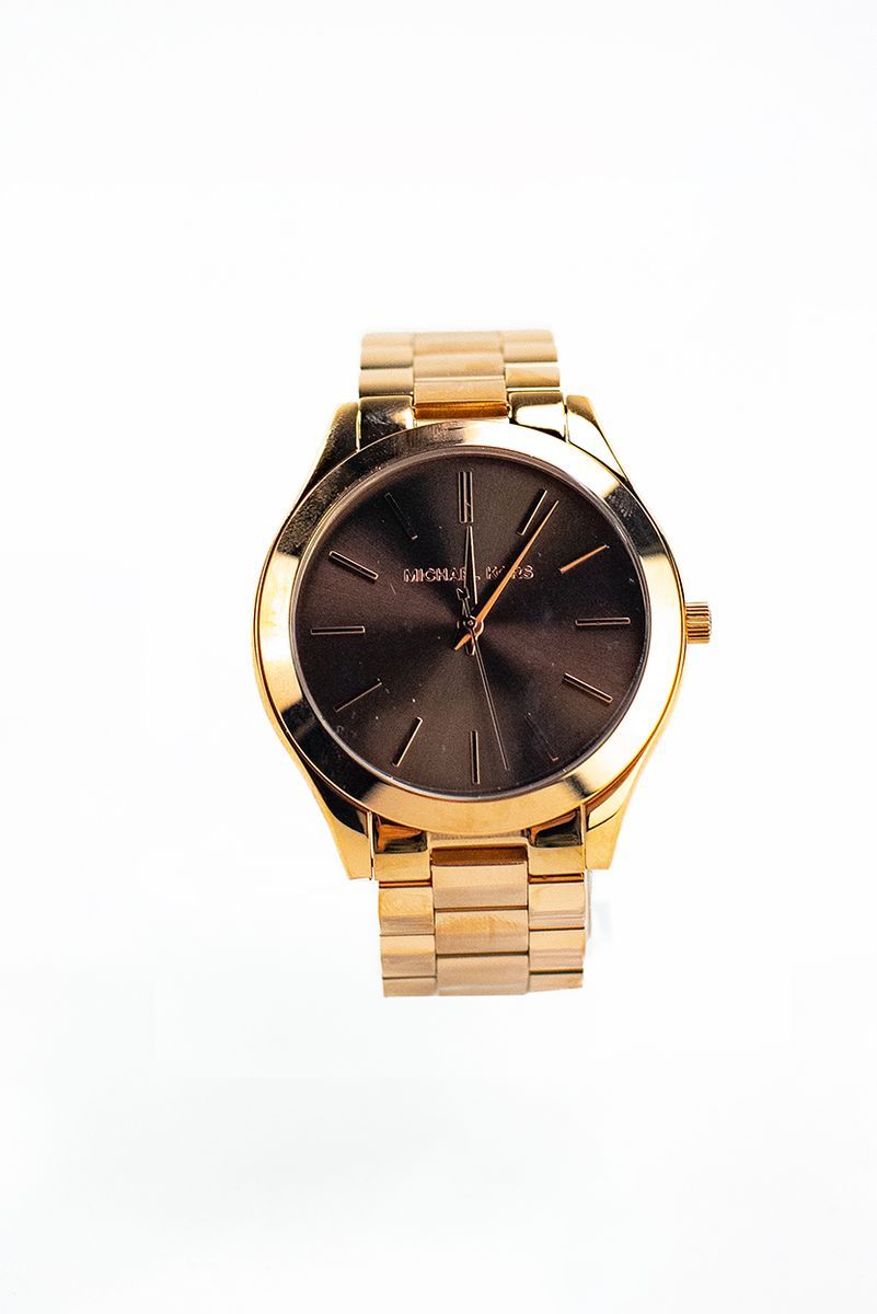 Minimalistische goldfarbene Edelstahluhr