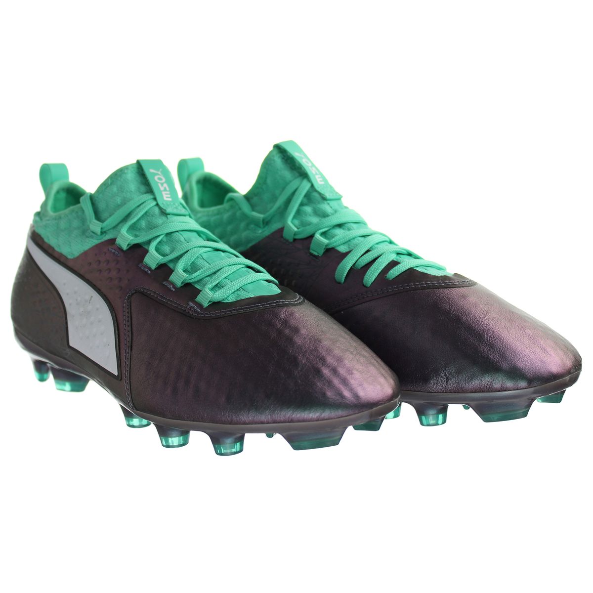 Leistungsstarke Fußballschuhe für festen Boden