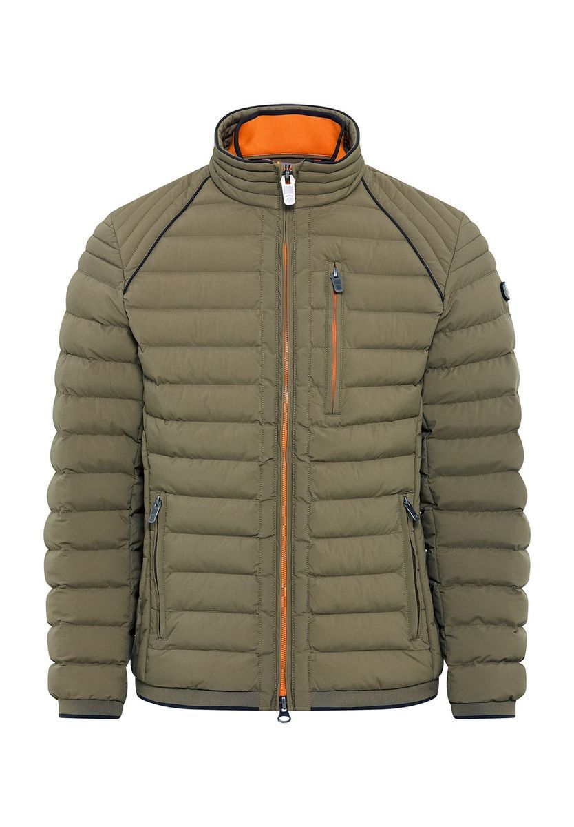 Moderne, leichte Steppjacke mit Stehkragen