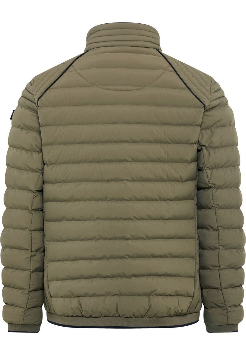 Moderne, leichte Steppjacke mit Stehkragen