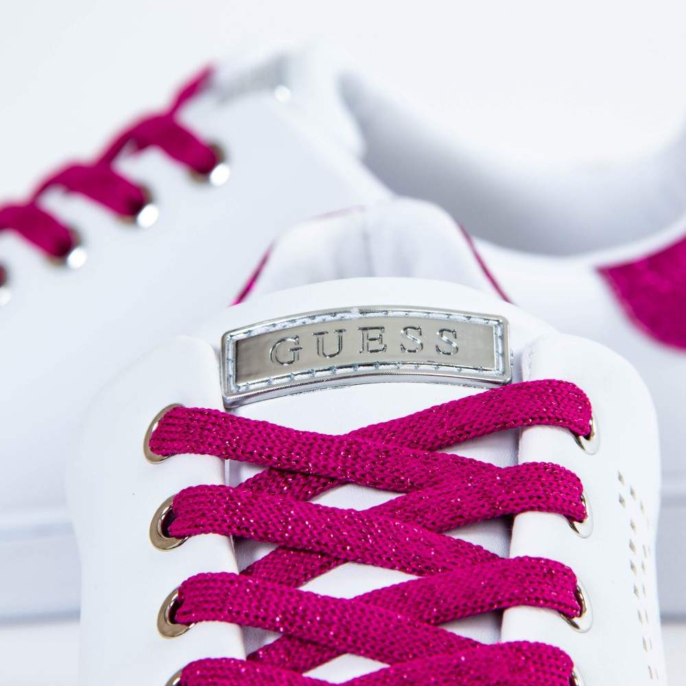 Low-Tops mit perforiertem Seitenlogo
