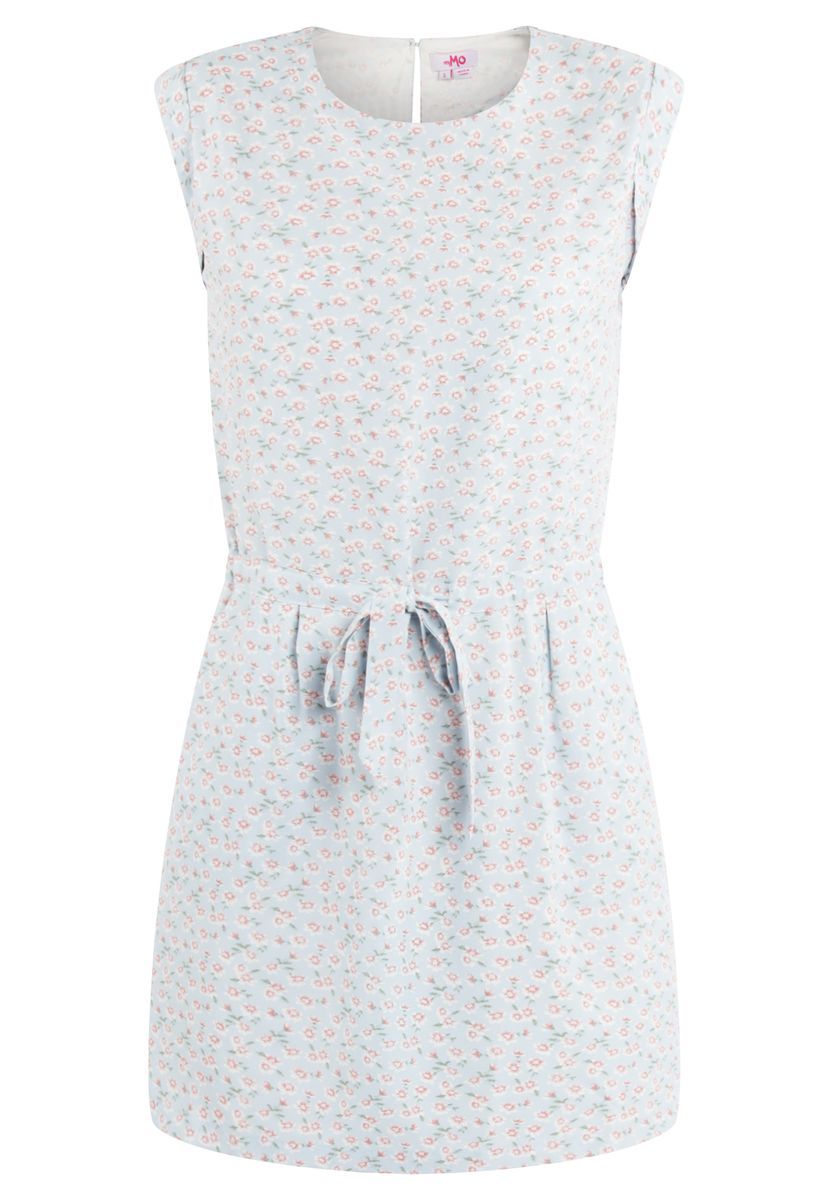 Hellblaues Sommerkleid mit Blumendruck