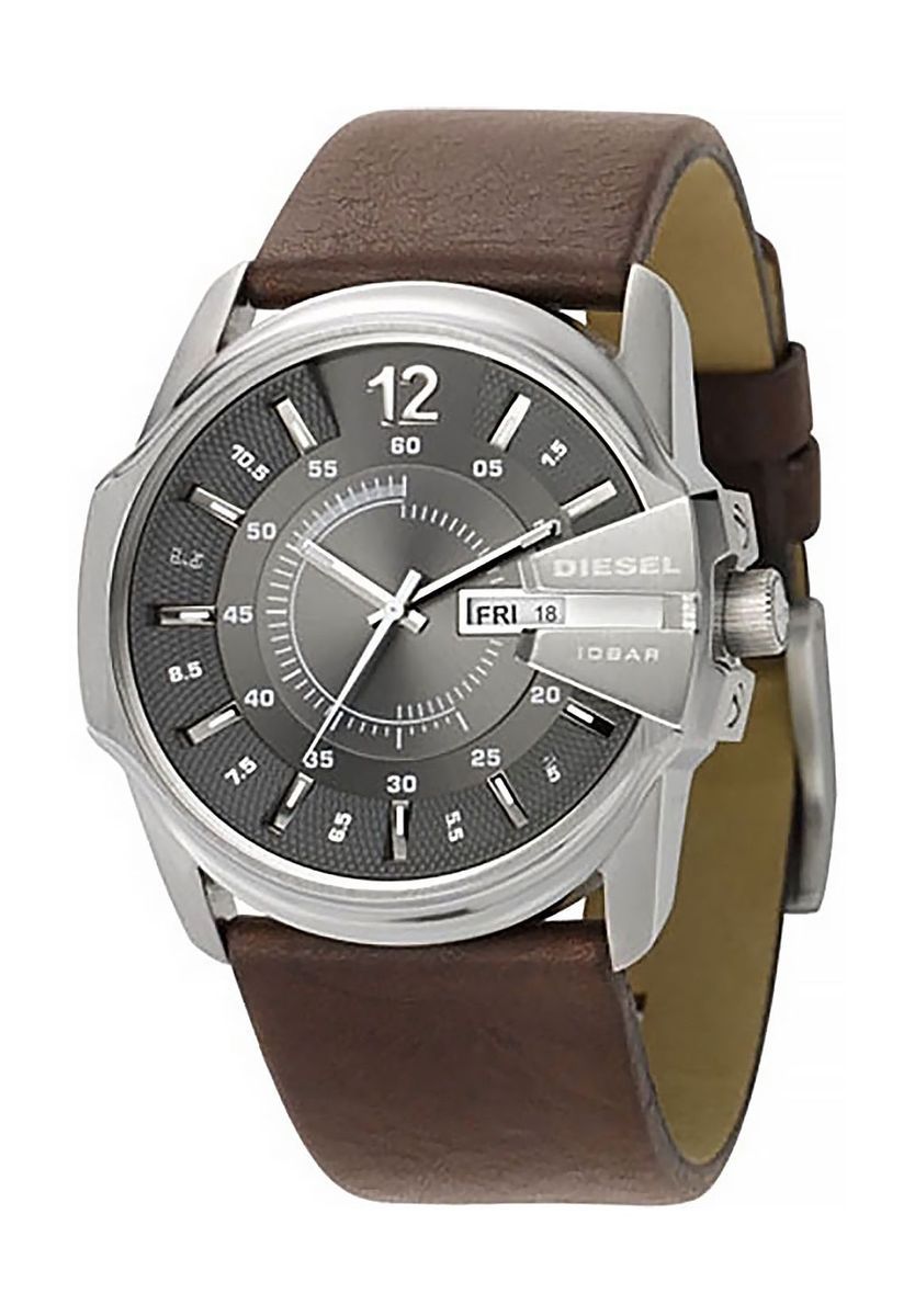 Minimalistische silberne Uhr mit braunem Lederarmband