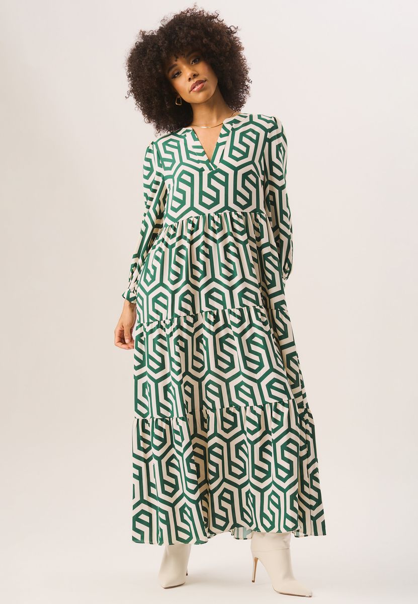 Grünes Maxikleid mit geometrischem Muster