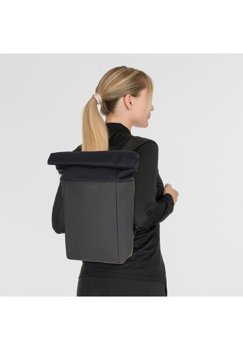 Minimalistischer Roll-Top Rucksack mit Laptopfach