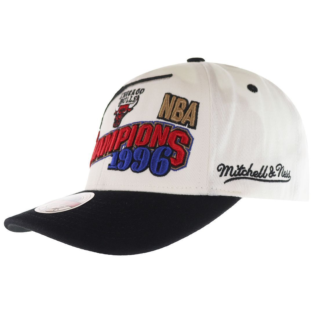 Mitchell & Ness 96 Chicago Bulls Champions Wave Herren-Kappe, weiß