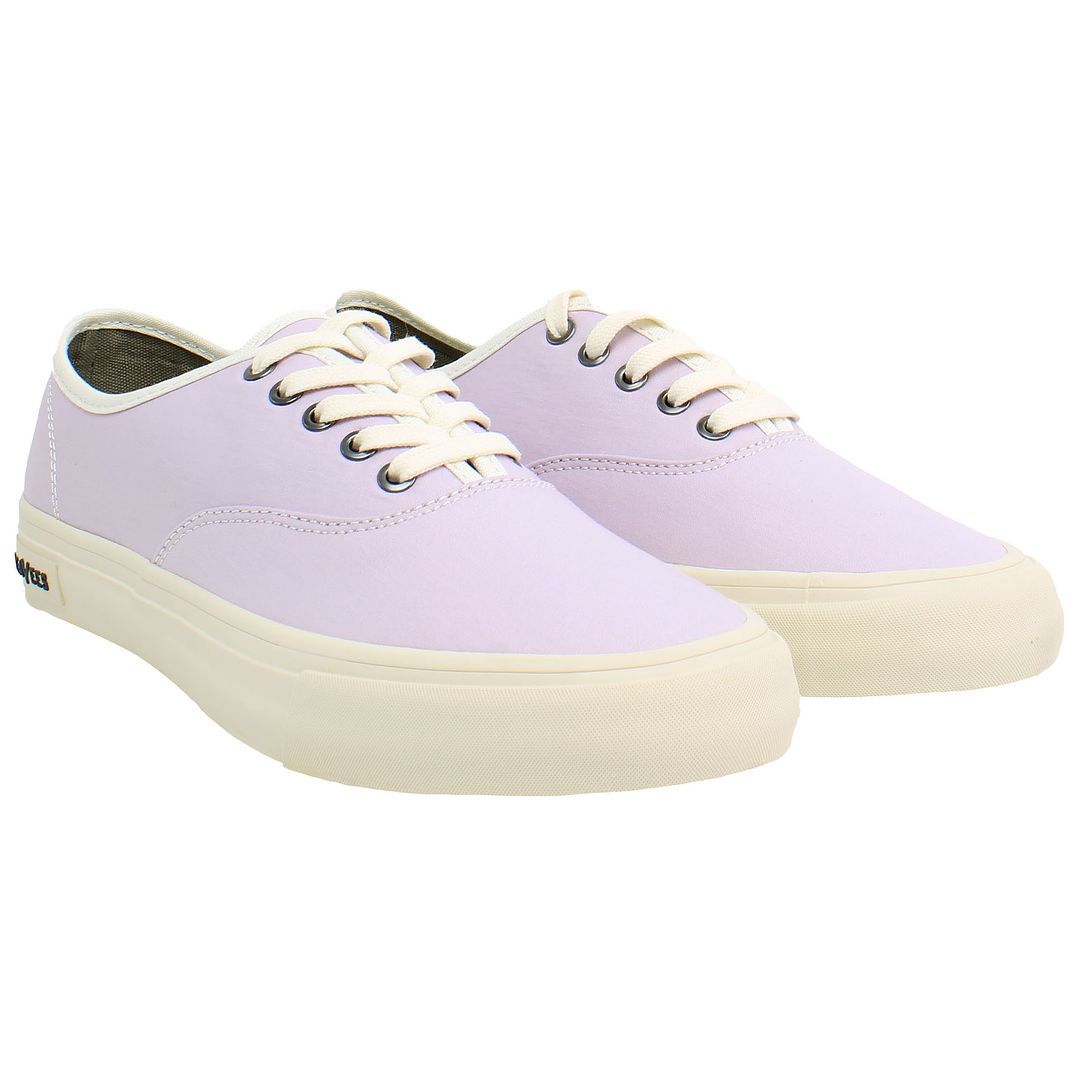 Klassische Canvas-Sneaker mit flachem Schaft