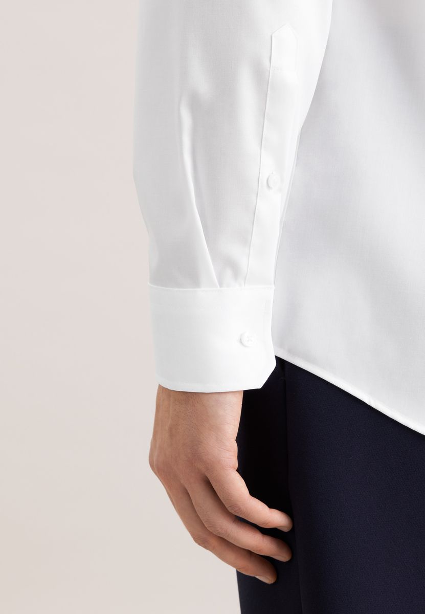 Klassisches weißes Businesshemd Rosen-Detail
