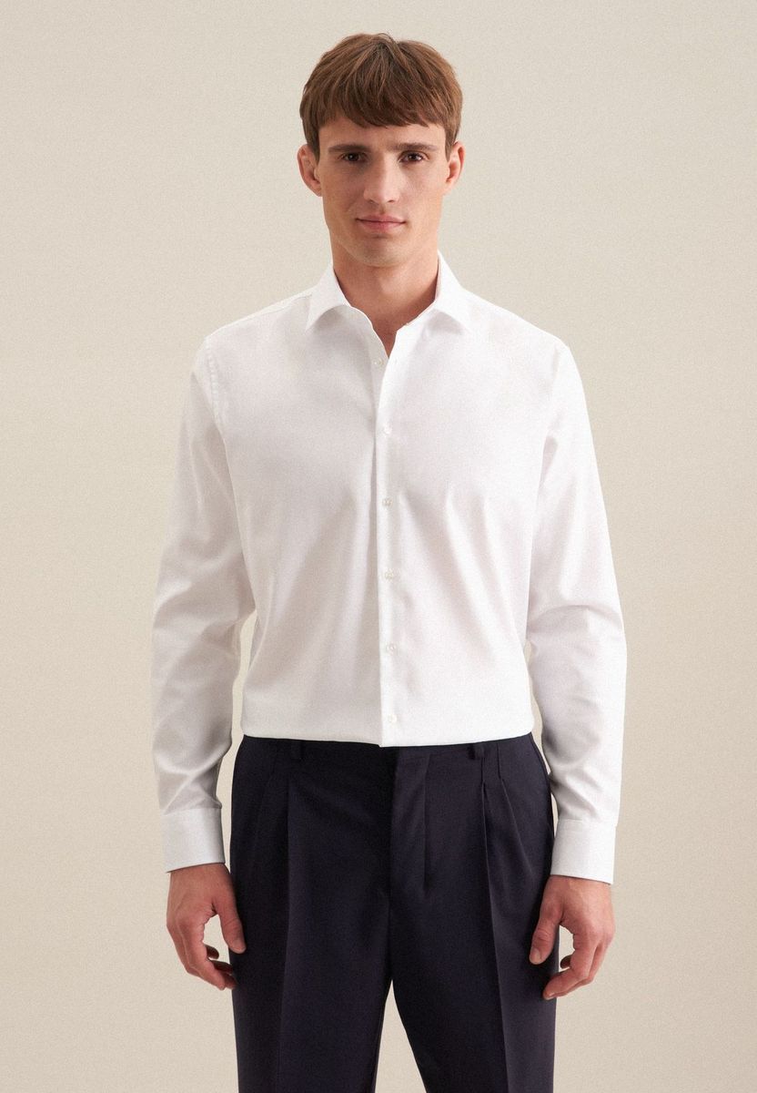 Klassisches weißes Langarmhemd