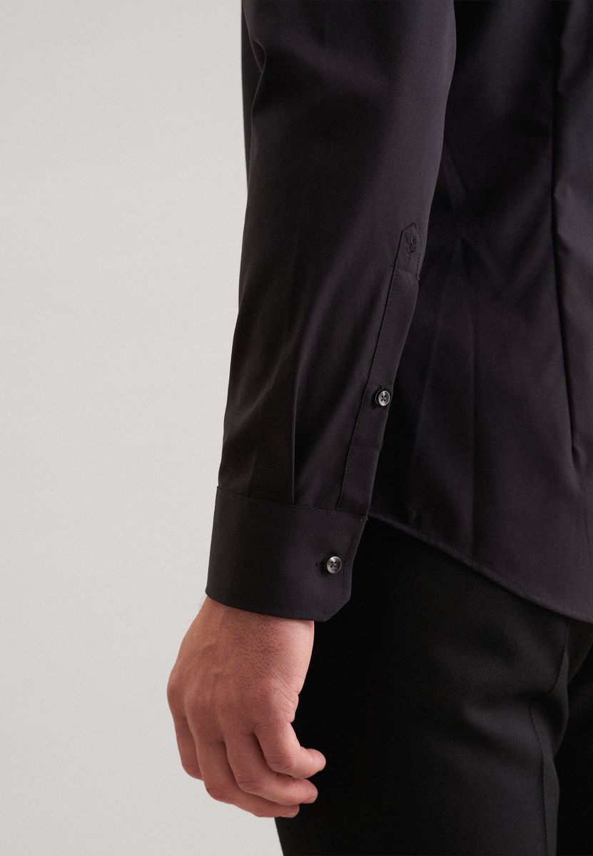 Schmales schwarzes Businesshemd