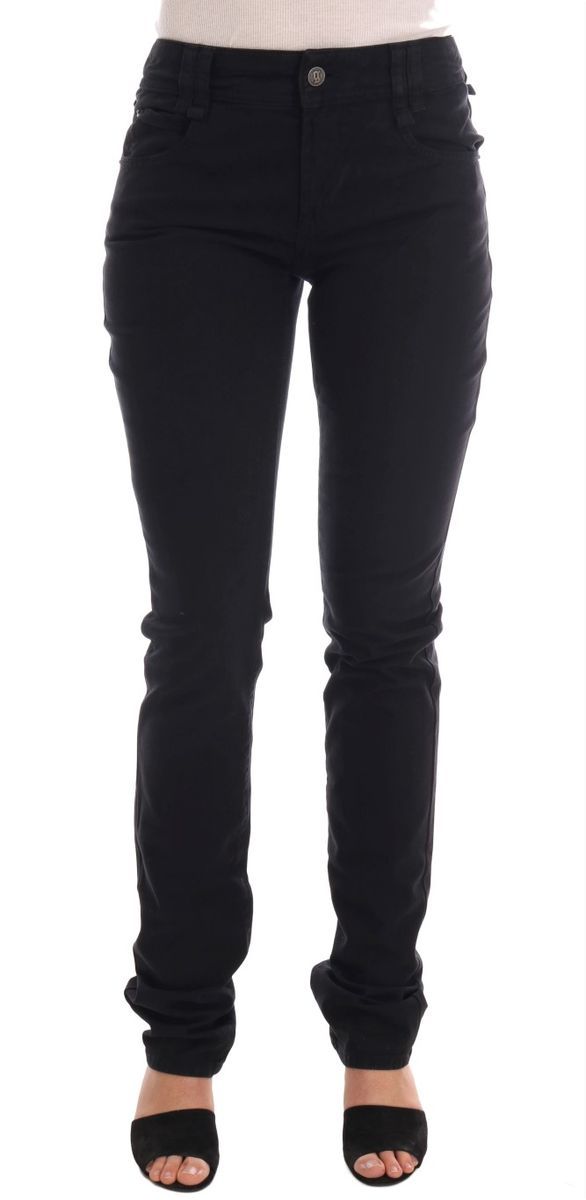 Klassische, regulär geschnittene schwarze Jeans