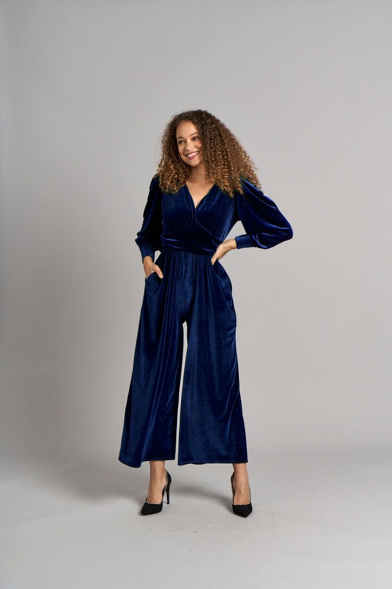 Samt Jumpsuit mit weitem Bein und V-Ausschnitt