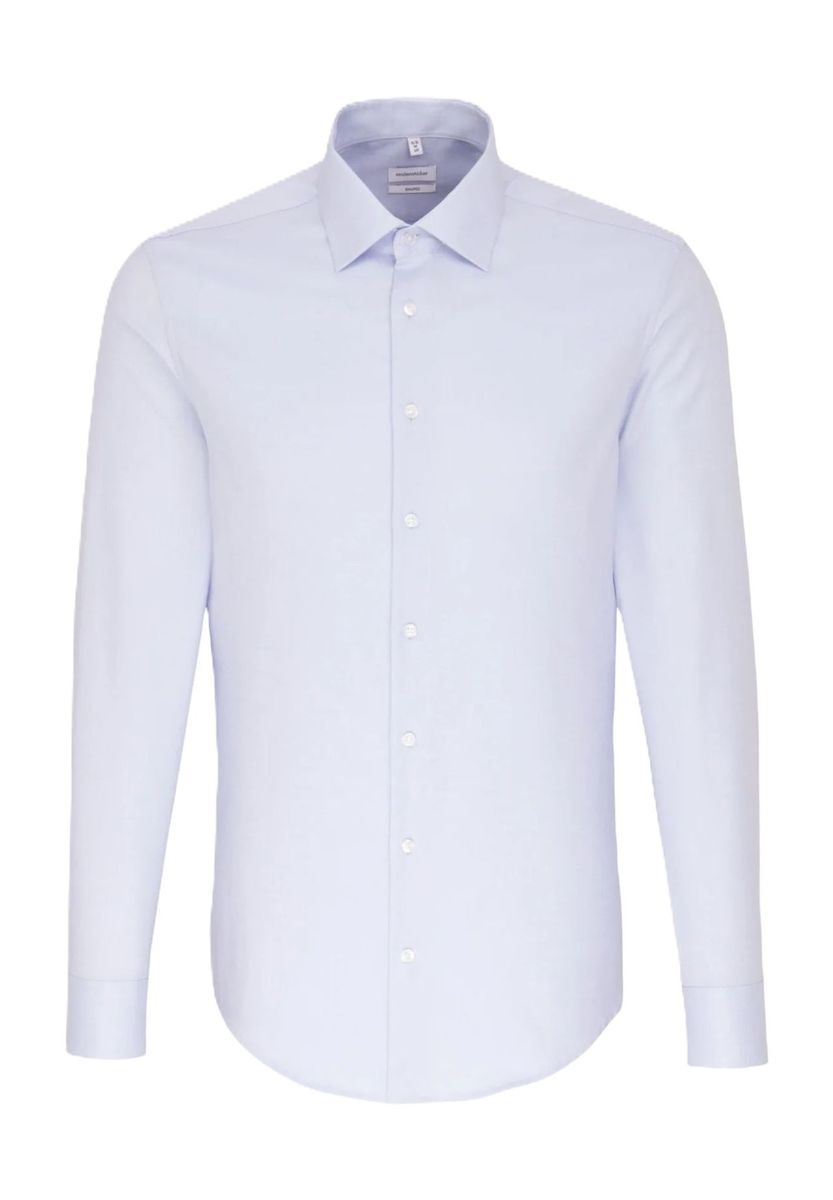 Klassisches hellblaues Businesshemd