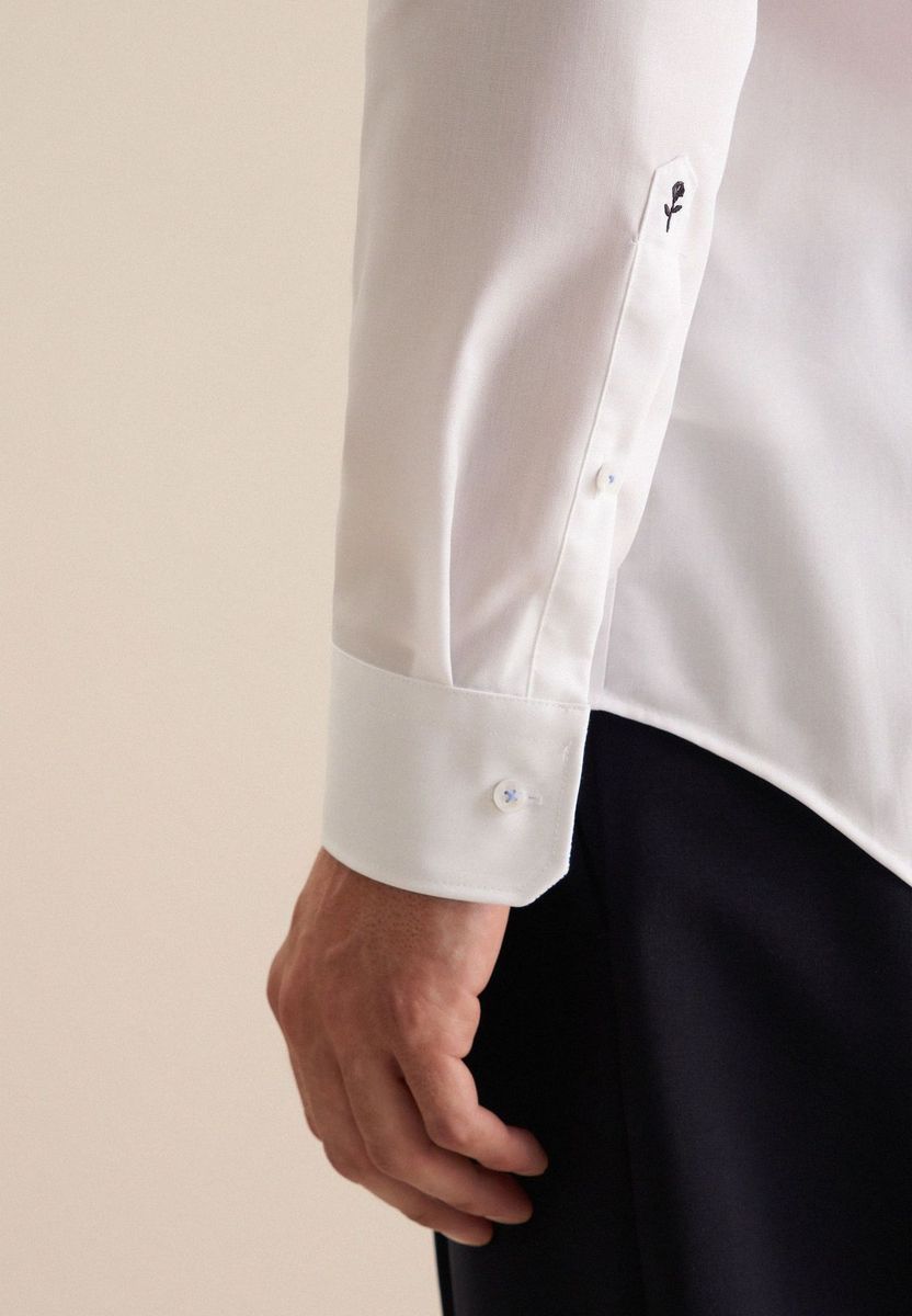 Klassisches weißes Slim-Fit-Hemd