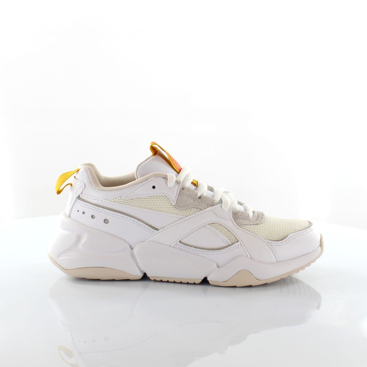 Eleganter weißer Mode-Sneaker