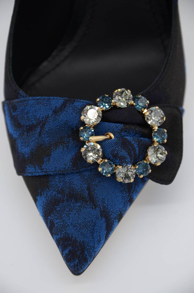 Elegante spitze Pumps mit Schmuckstein-Verzierung