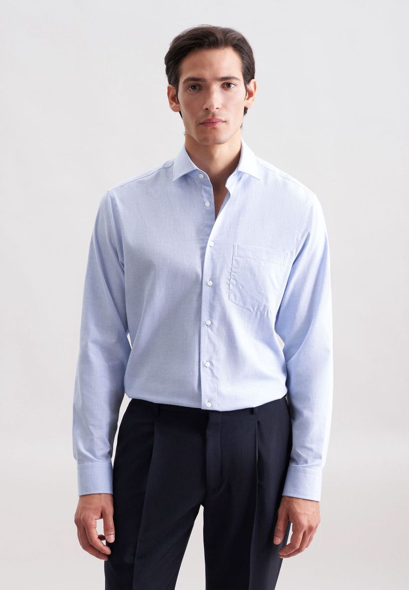 Hellblaues Flanellhemd mit regulärer Passform