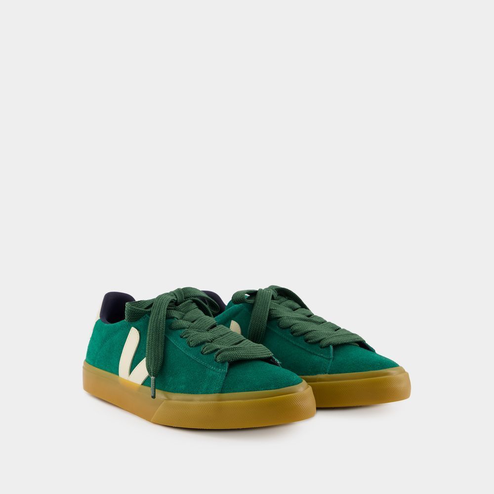 Grüne Wildleder-Sneakers