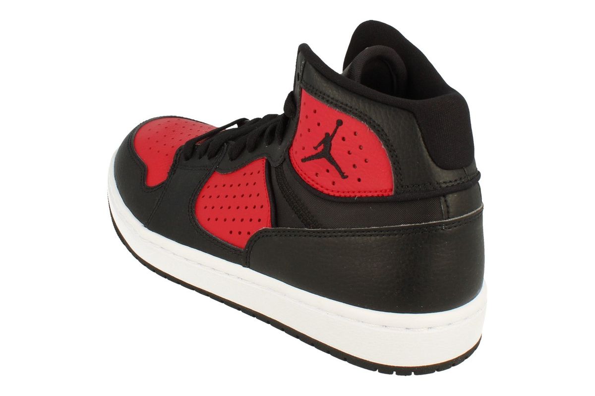 High-Top Basketball-inspirierte Sneaker