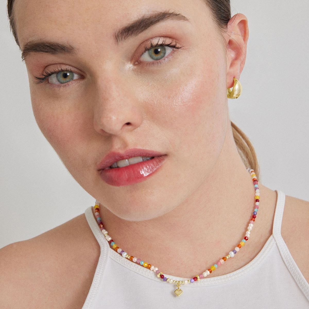 Bunte Perlenkette mit Herzanhänger