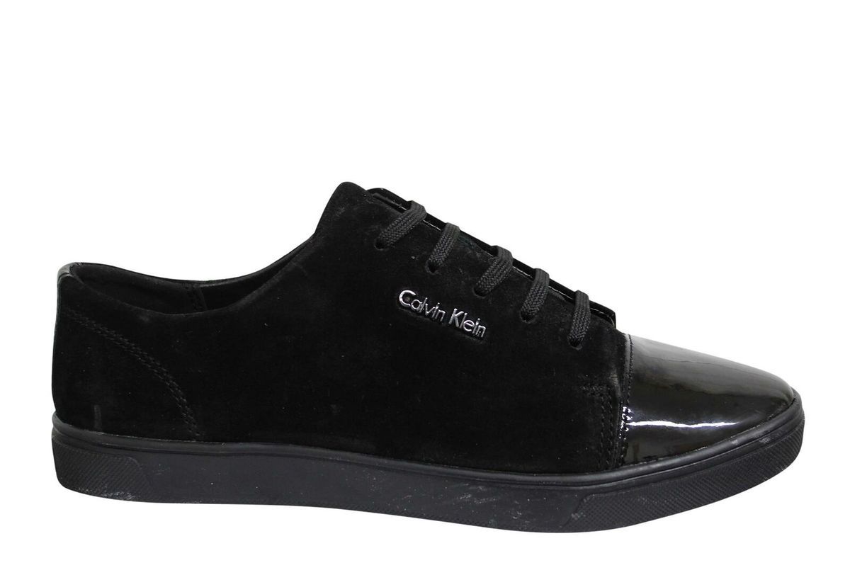 Klassischer schwarzer Low-Top-Fashion-Sneaker