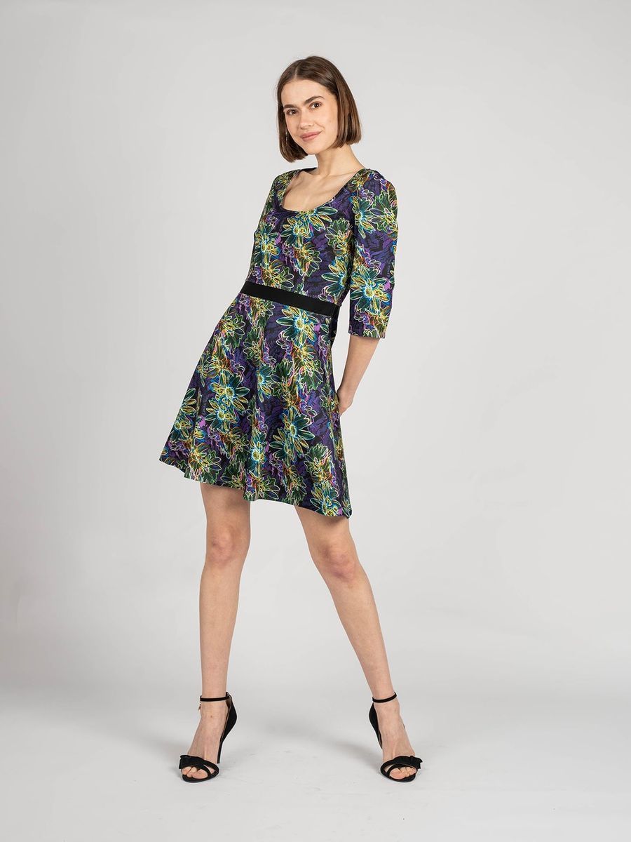 Blumenkleid mit ausgestelltem Rock